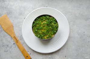 Salată în straturi „Lesnaya Polyana” cu ciuperci murate - fotografie pasul 7